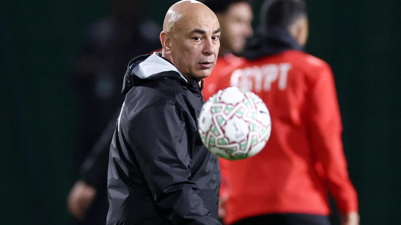 مصر تتعادل مع أنغولا وتتصدر المجموعة